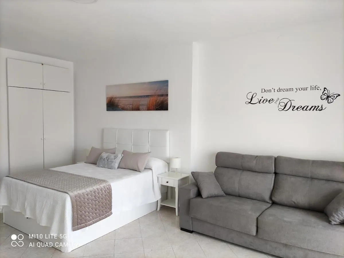 BenalSuite estudio, piscina y playa en BenalBeach, Benalmádena 0*,